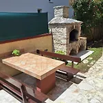 Family Oaza In Villa Pula